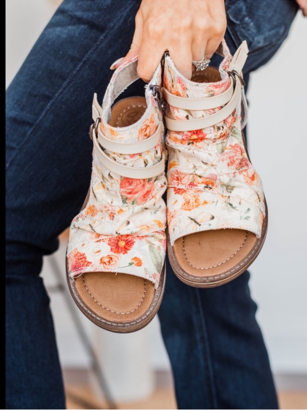 Blowfish Malibu Floral Canvas Open-Toe Sandals in Cream and Coral Size 10